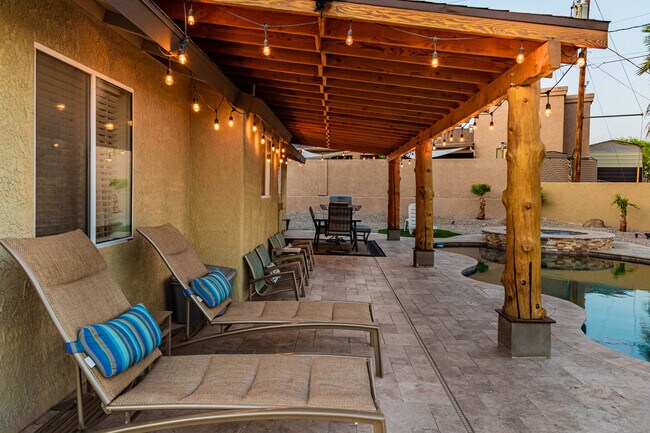 Building Photo - 3280 Rocking Horse Dr