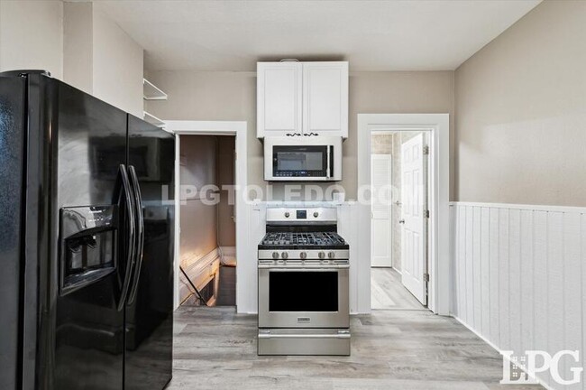 Building Photo - 533 Raymer Blvd