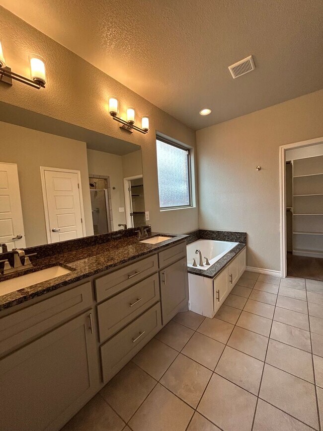 Building Photo - Beautiful on Boise Drive!