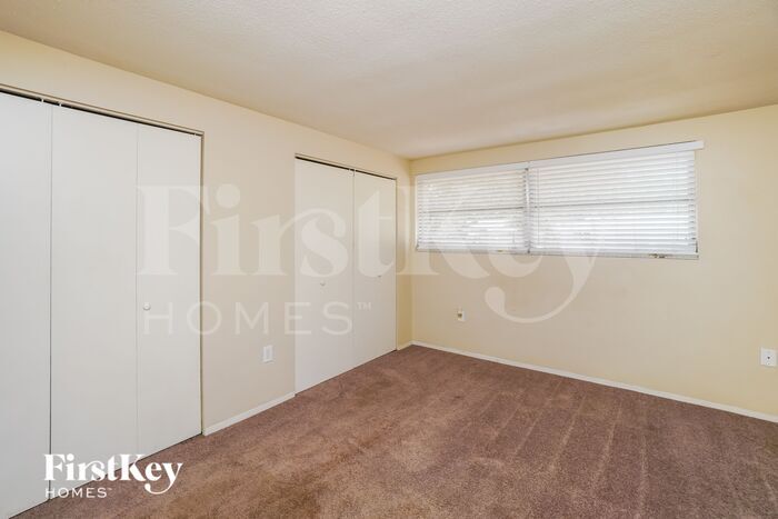 Building Photo - 10134 Oleander Dr