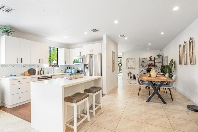 Building Photo - 3421 SW 13th Terrace