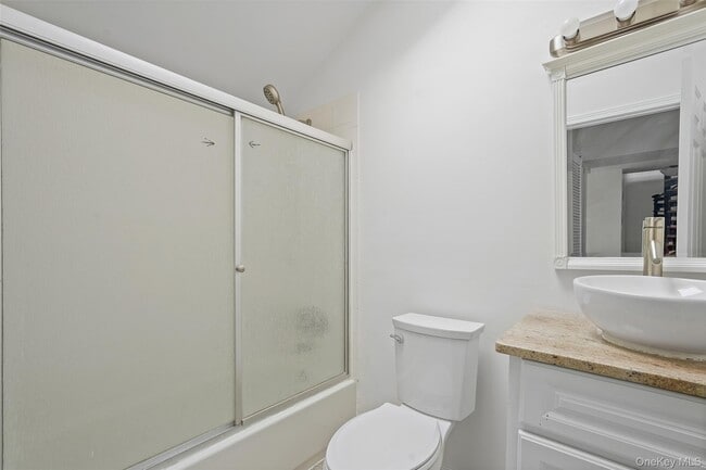 Building Photo - 132 Stonemeadow Dr