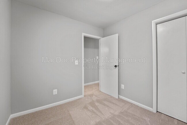 Building Photo - 5273 Daffodil Dr