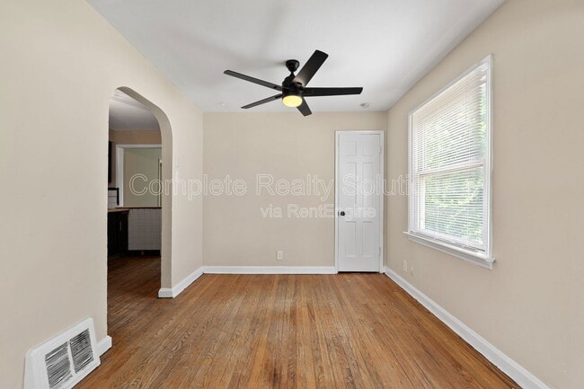 Building Photo - 2019 Raven Dr