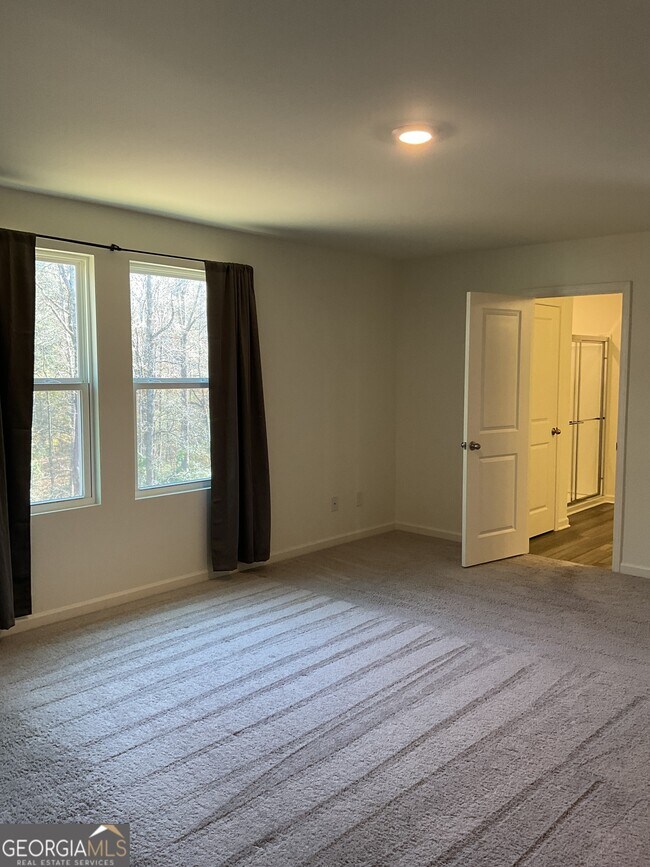 Building Photo - 305 Pond Ct