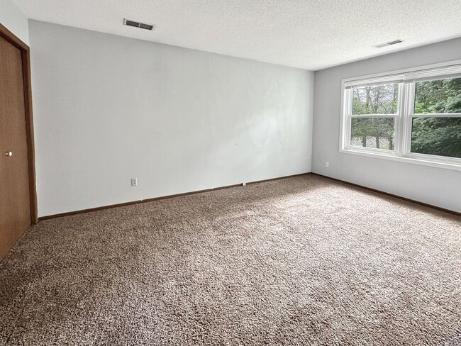 Building Photo - 3344 Berwood Ct W