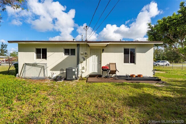 Building Photo - 15200 Railroad Dr