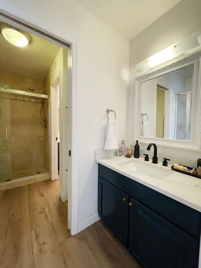 Building Photo - 5143 N 76th Pl