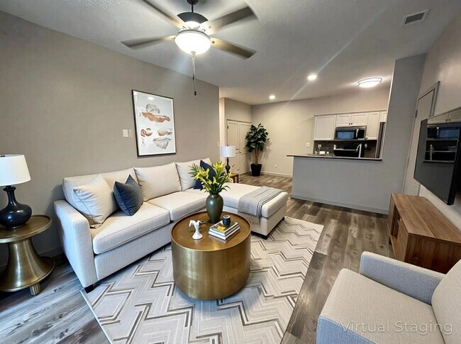 Building Photo - 2 Bedroom 2 Bath Garden Level Lakeside Apartment for rent in  Branson, MO - Offering Flexible Lea...