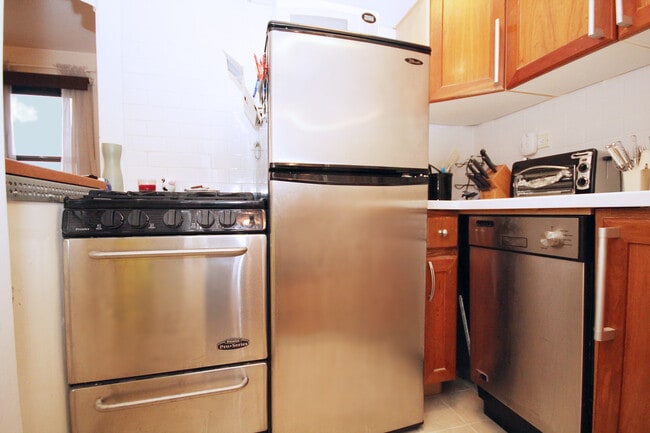 Building Photo - 460 E 79th St