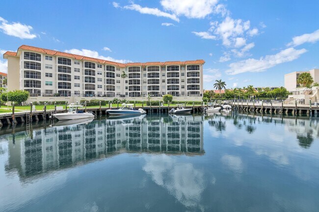 Building Photo - 2871 N Ocean Blvd