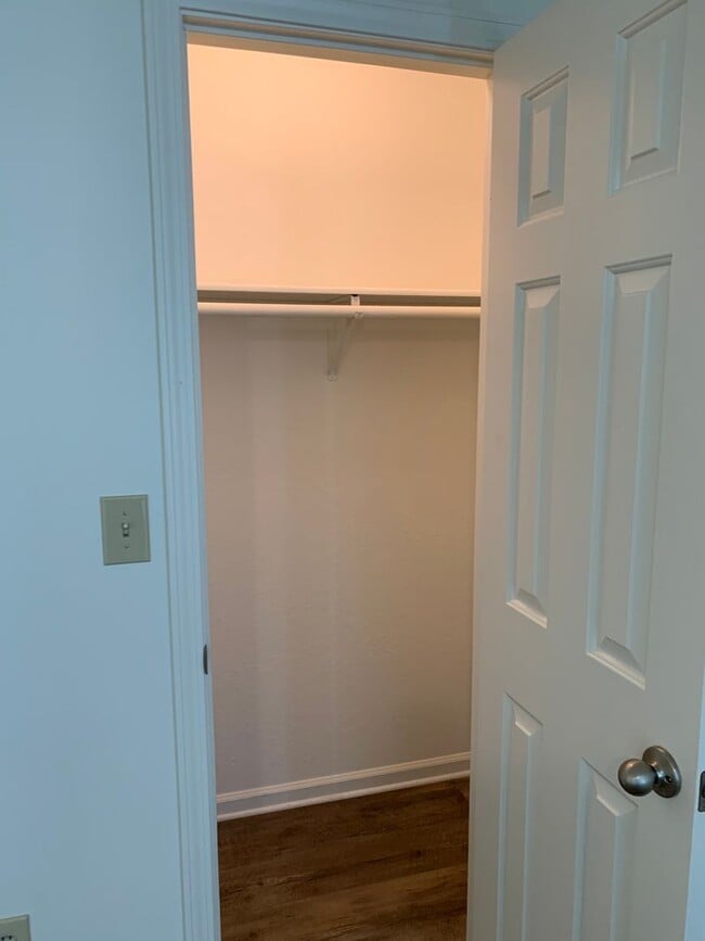 Building Photo - 3Bed/2Bath Home/Corner Lot/2 Car Garage an...