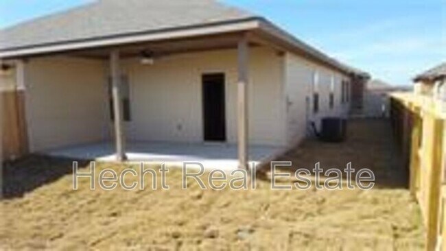 Building Photo - 2556 Pahmeyer Rd