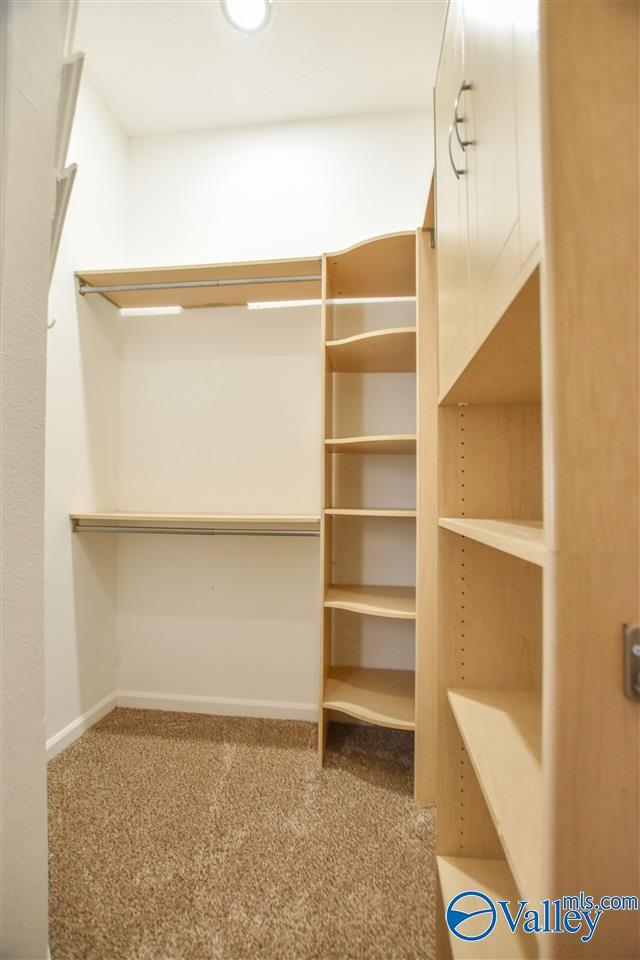 Building Photo - 2542 Bonnie Oaks Dr SW