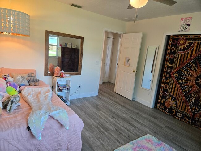 Building Photo - 9300 SE Eagle Ave