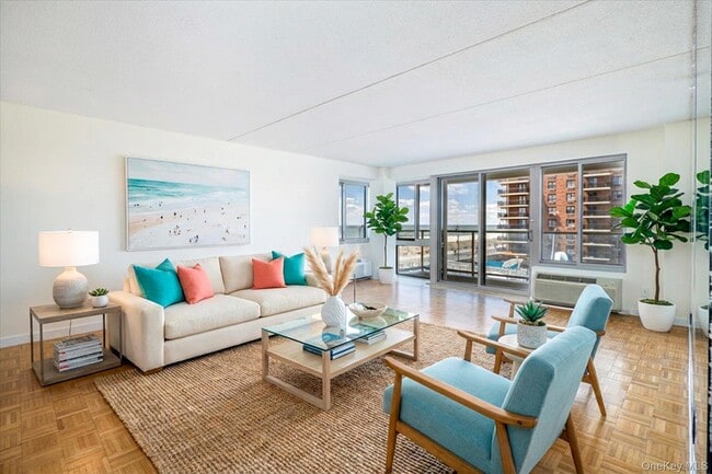 Building Photo - 170 W Broadway