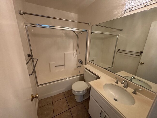 Building Photo - 2 Bedroom + Loft Condo for Rent in Canyon Country!