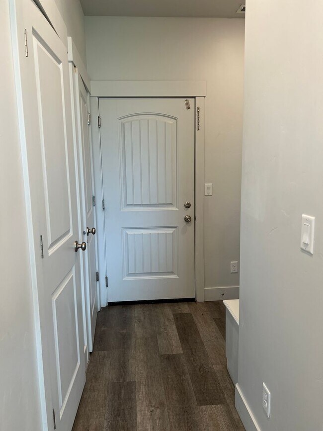 Building Photo - Beautiful 3 Bed, 2.5 Bath Townhome in Summerfield Subdivision | $1,995/month