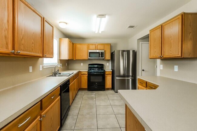 Building Photo - 7627 Cypress Edge Dr