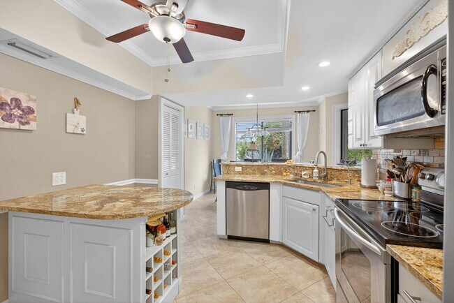 Building Photo - 405 Sea Oats Dr