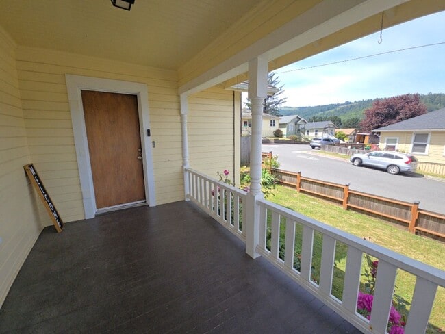 Building Photo - Beautifully remodeled 2BD/1BA Scotia home
