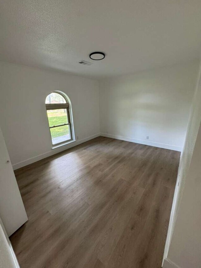 Building Photo - Gorgeous all renovated Home in Vidor, TX!.