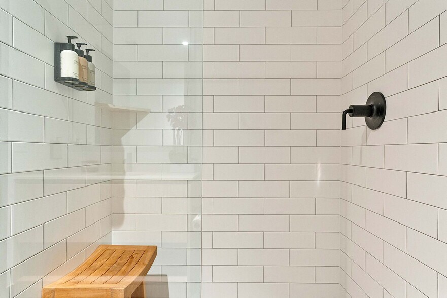 Building Photo - 398 NE 5th St