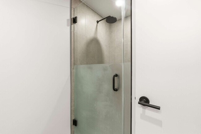 Building Photo - 121 NE 5th St