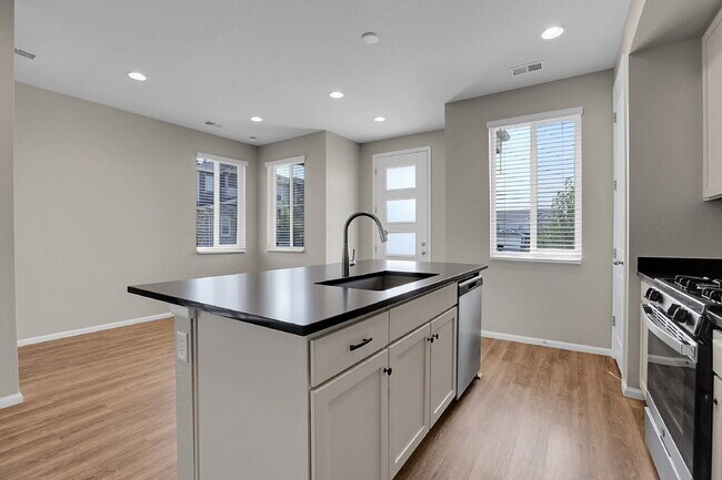 Building Photo - $2,600.00, 3 bedroom, 2.5 bathroom located...