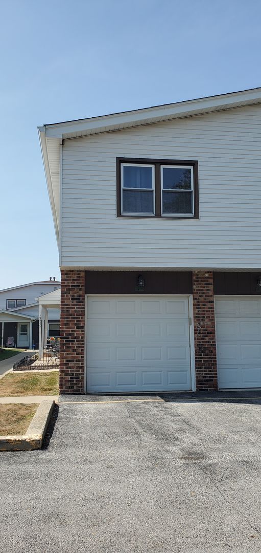 Building Photo - Lovely Mokena  3br/1br  Ranch Style Townho...