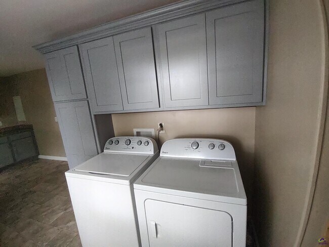 Building Photo - 1007 Third St