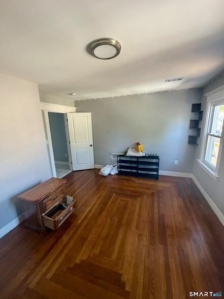 Building Photo - 32 Alstrum St