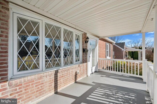 Primary Photo - 421 Lawrence Rd