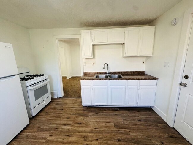 Building Photo - 10422 Dove Ave