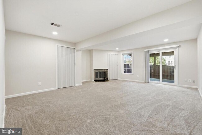 Building Photo - 7691 Northern Oaks Ct