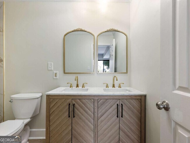 Building Photo - 605 Candler St