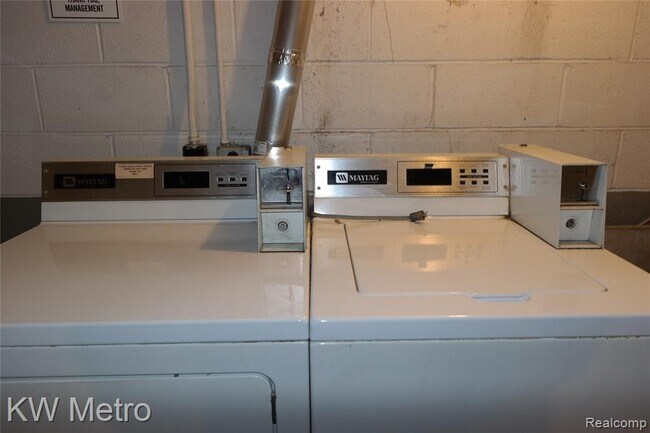 Building Photo - 630 Ann St