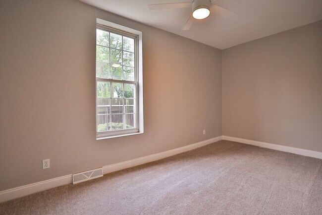 Building Photo - 237 S Fillmore St