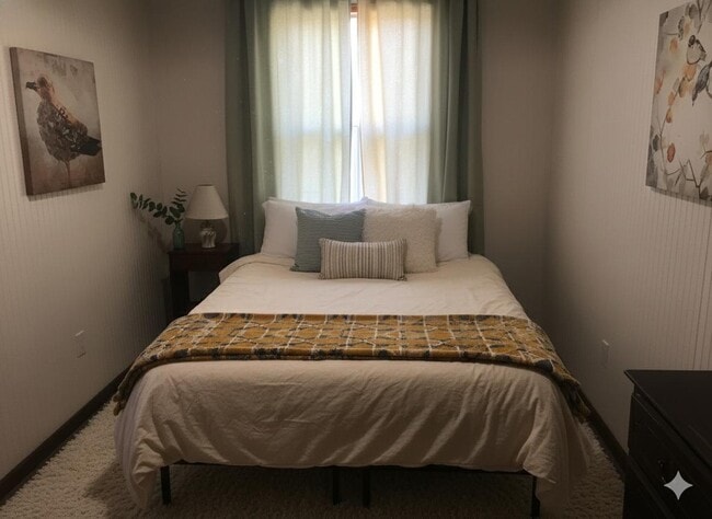 Building Photo - 607 Live Oak St