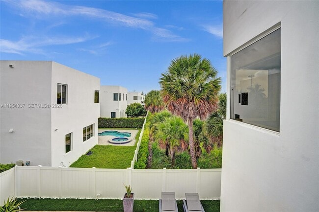 Building Photo - 9995 NW 75th St