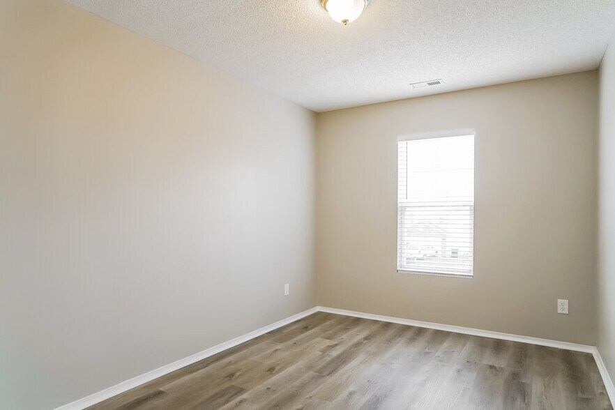 Building Photo - 1005 Naylor Rd