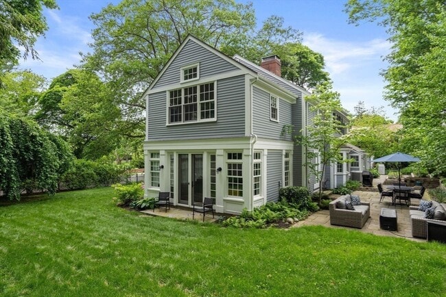 Building Photo - 205 Brattle St