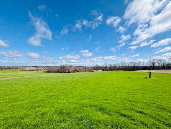 Building Photo - MUST SEE!  Gorgeous - Fully Furnished - New Construction Home in Delano.  No Detail Left To Be De...