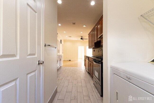 Building Photo - 158 Terrace Ave