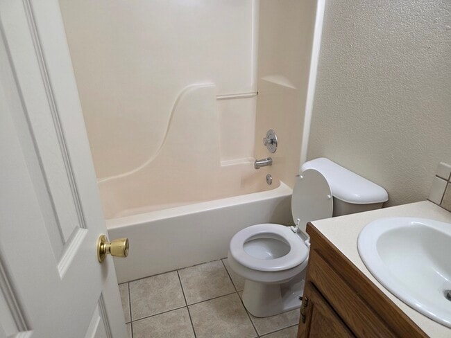 Building Photo - 594 S Maher Dr