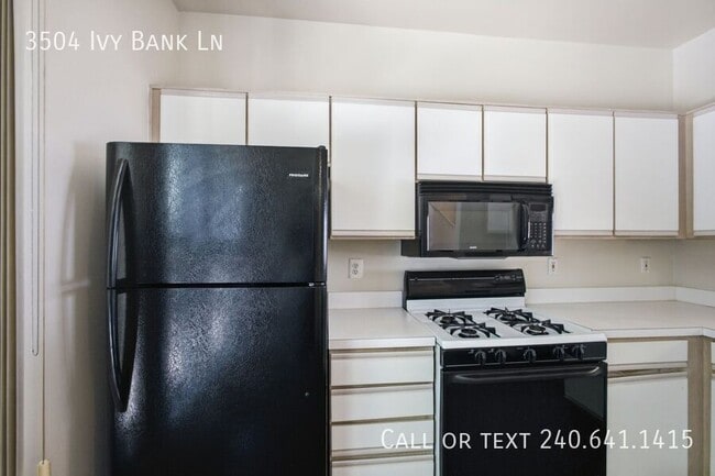 Building Photo - 3504 Ivy Bank Pl