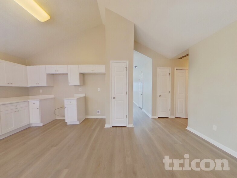 Building Photo - 4122 Autumn Lake Dr