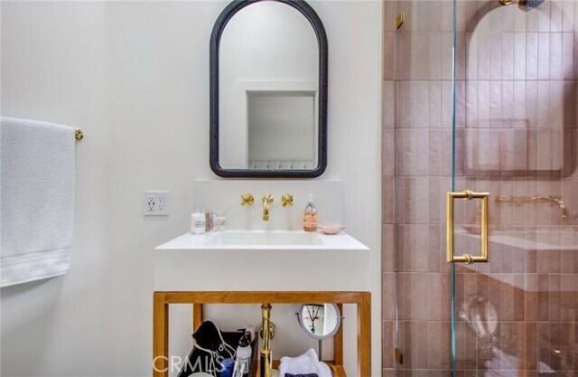 Building Photo - 327 Anade Ave