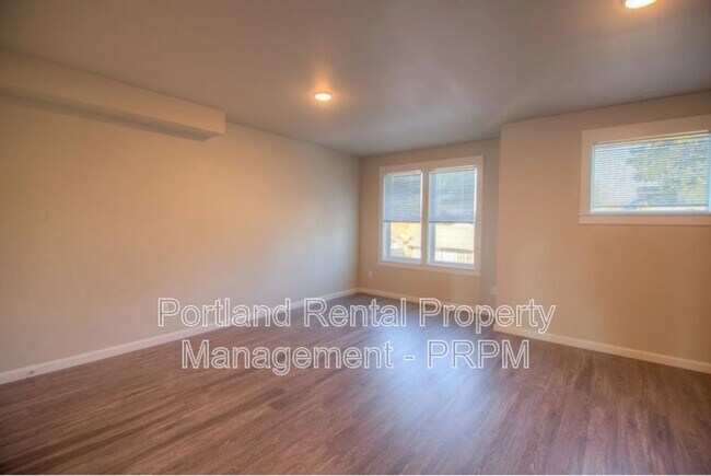 Building Photo - 607 NE 92nd Ave