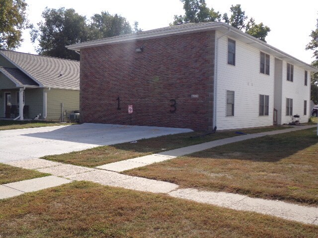 Primary Photo - BCR 6417 Burlington Ave-4